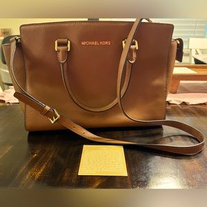Michael Kors Tan Crossbody purse!